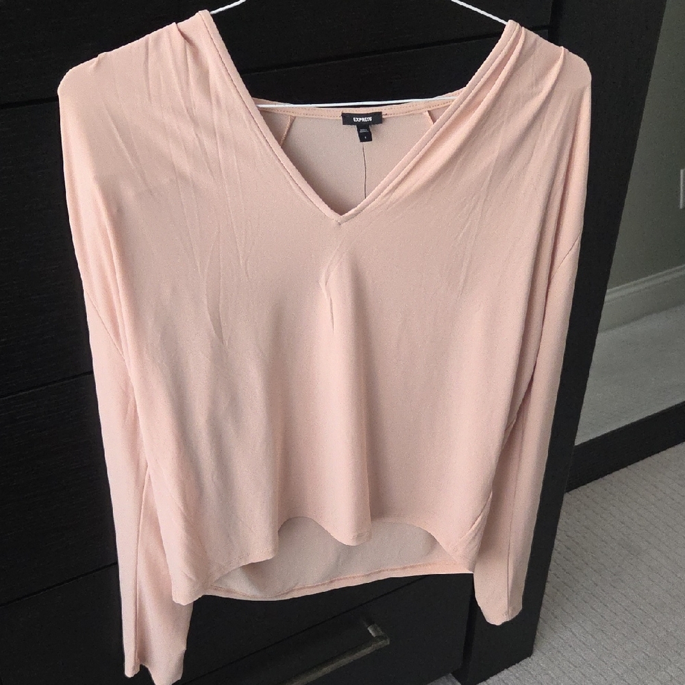 NWT Drapey Express Women's V-Neck Long Sleeve Top - Light Blush Pink Sz Small